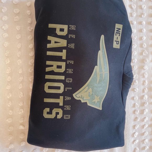 Youth New England Patriots Hoodie, Salute to Service Hoodie - Picture 2 of 3